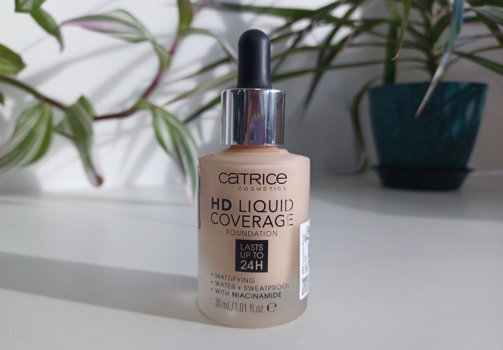 Catrice HD Liquid Coverage Foundation Review – Shade Porcelain Beige&nbsp;002